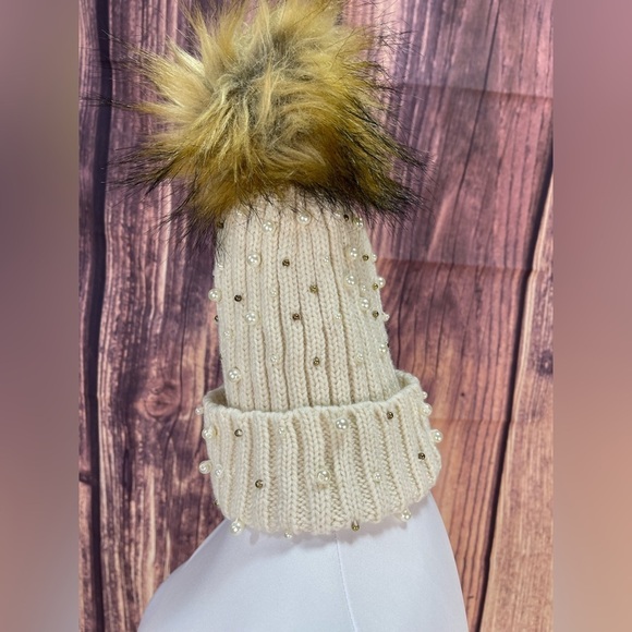 Venus faux fur beaded winter hat - Picture 6 of 12